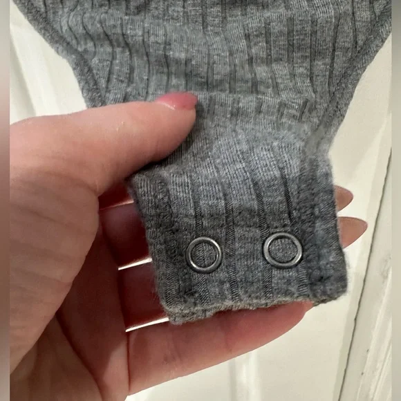 NWOT Abercrombie & Fitch Dark Gray Long-Sleeve Wide Rib Slash Bodysuit Size M - Picture 6 of 7
